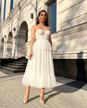 Rochie eleganta alba midi cu corset si dantela